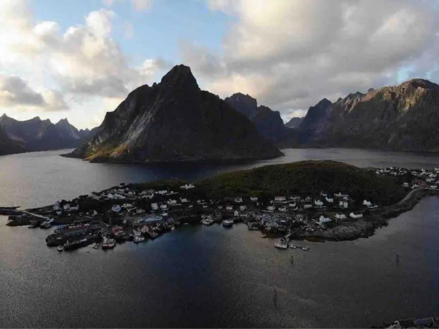 Madelhea Cabin- Seaview Lodge Reine Exteriér fotografie